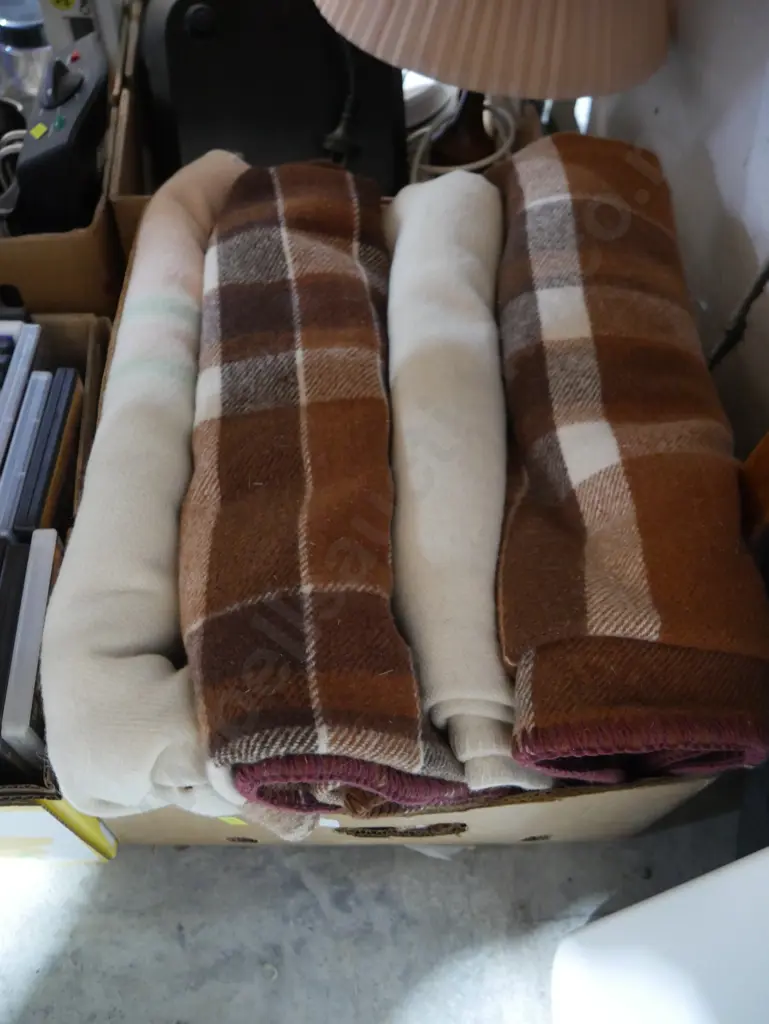 Woollen blankets Image 1++