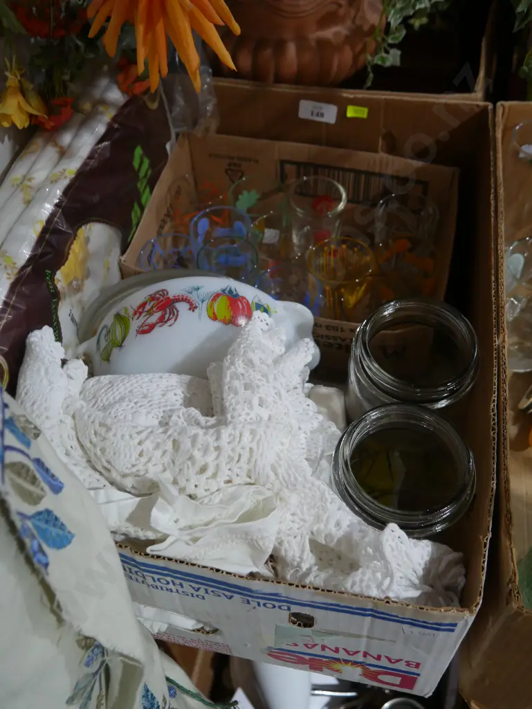 Glassware and linen Image 1++