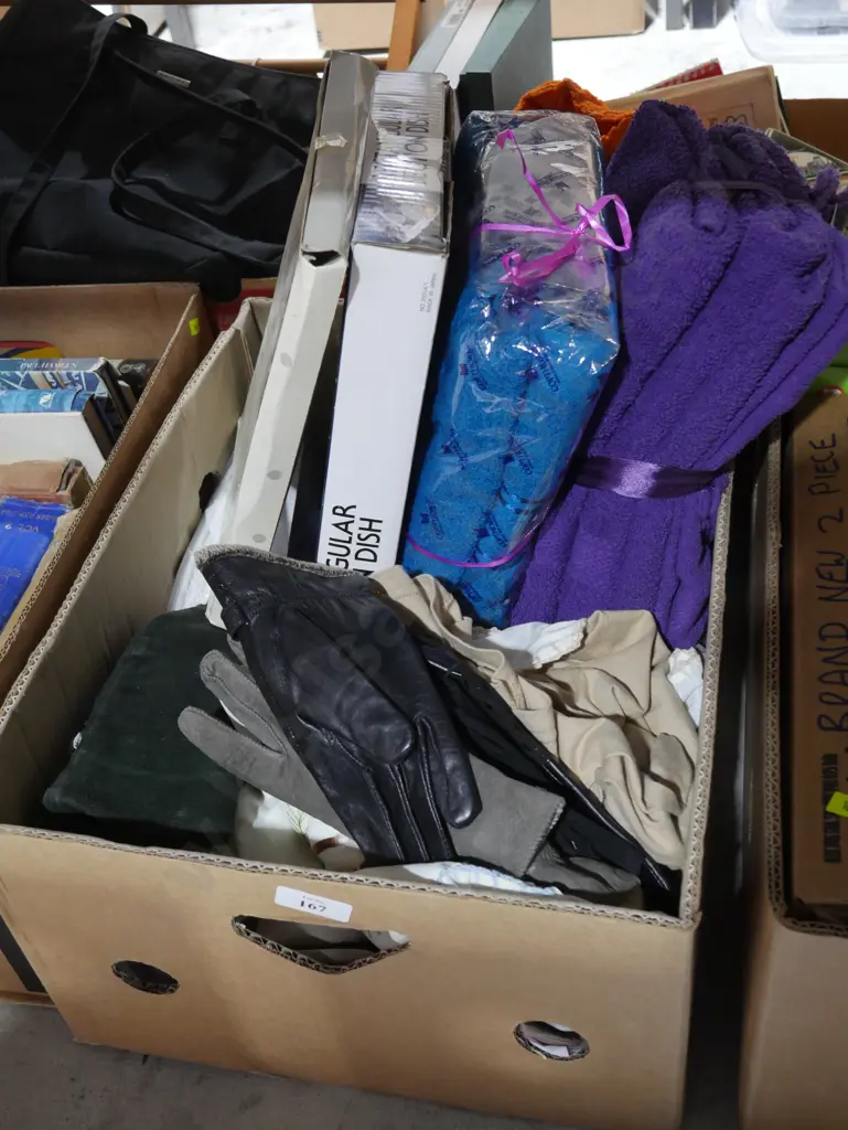 Gloves, linen etc Image 1++