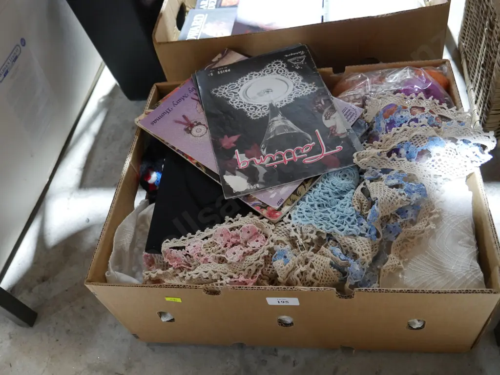 Assorted linen etc Image 1++