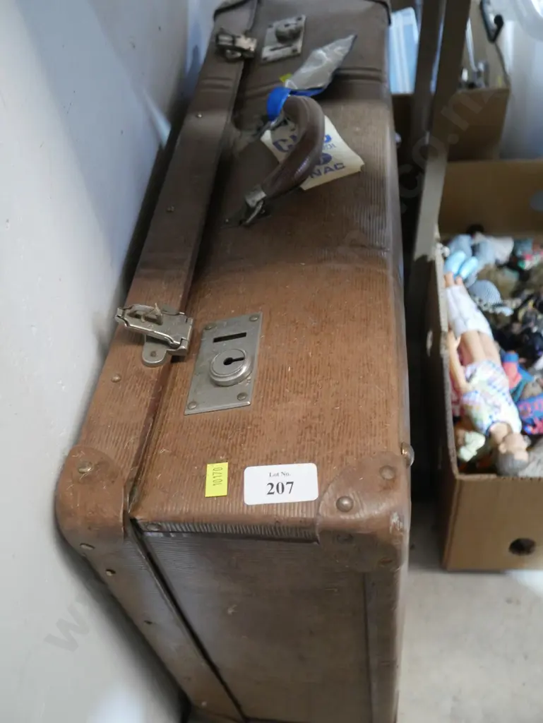 Vintage suitcase Image 1++