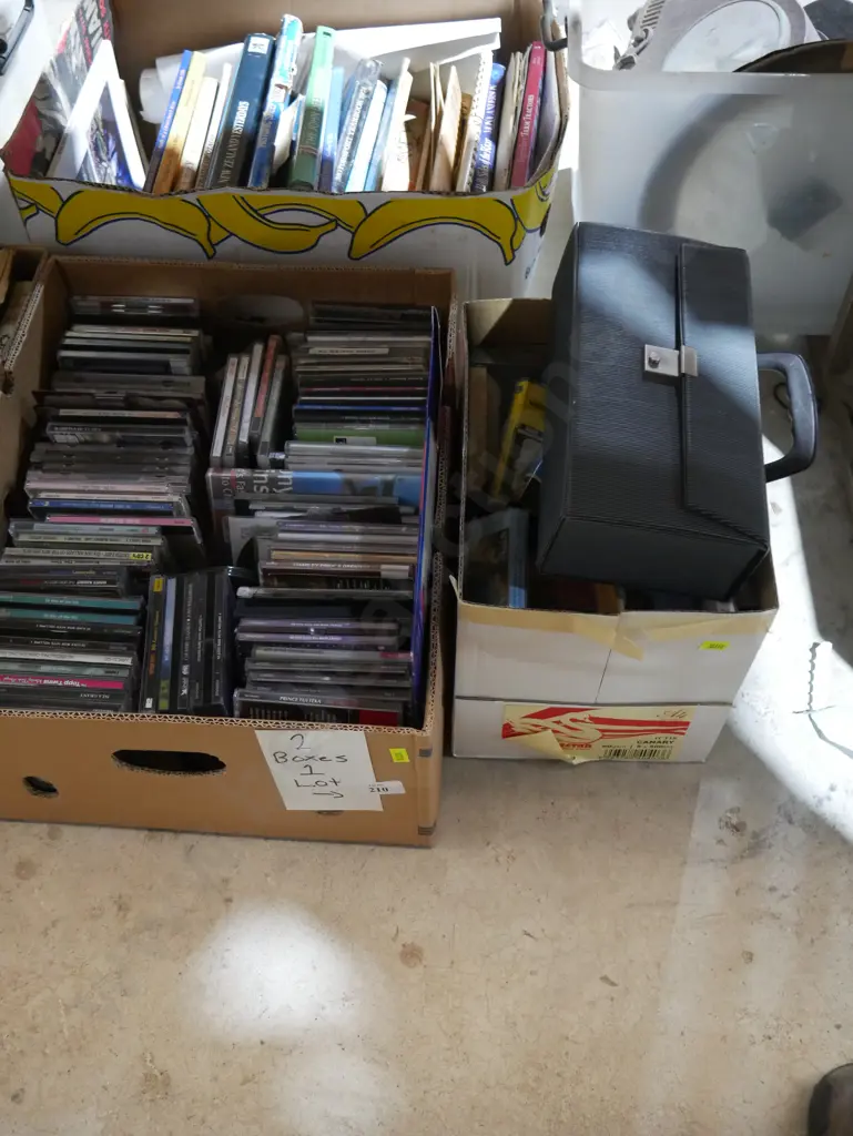 CDs and cassette tapes Image 1++