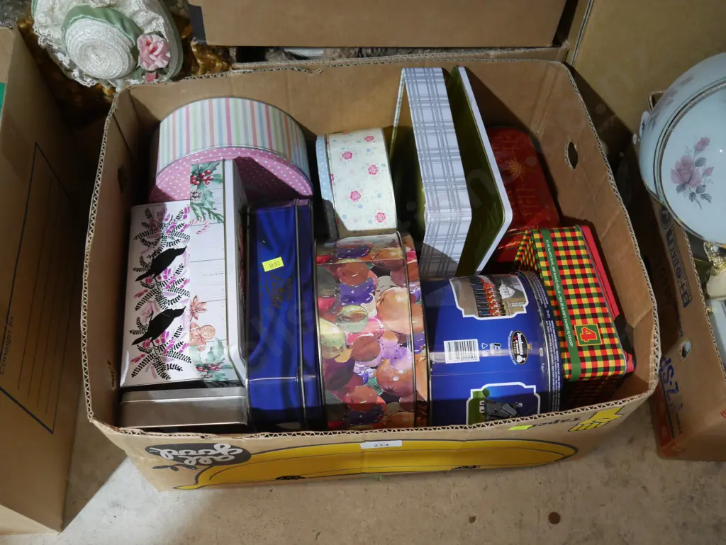 Assorted tins Image 1++
