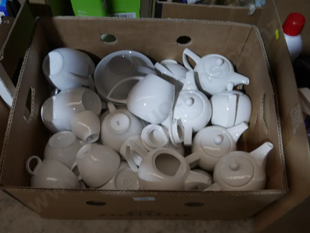 White teapots etc Image 1++