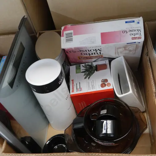 Kitchenware and scales