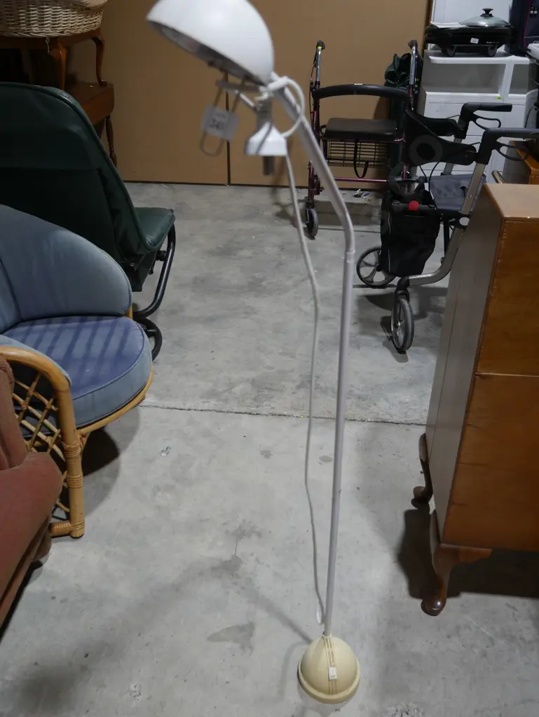 Floor lamp Image 1++