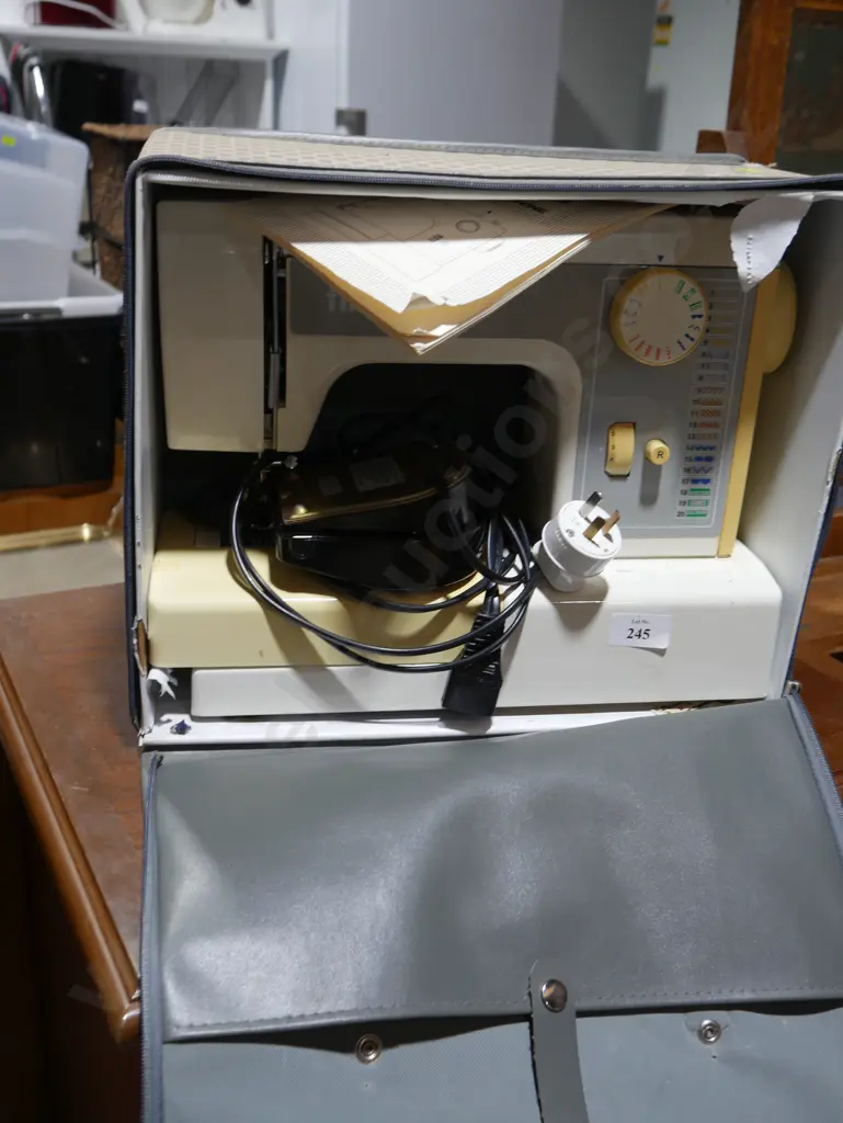 Finesse sewing machine Image 1++