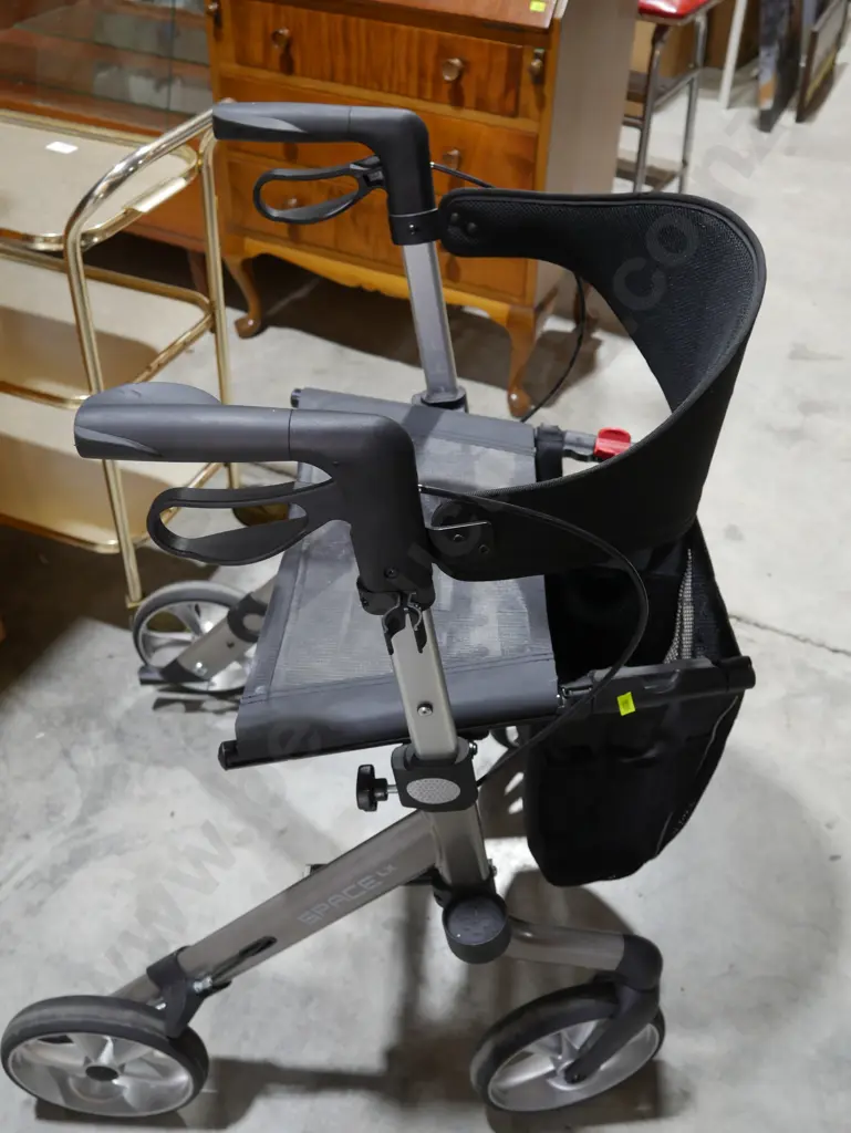 Mobility walker Image 1++