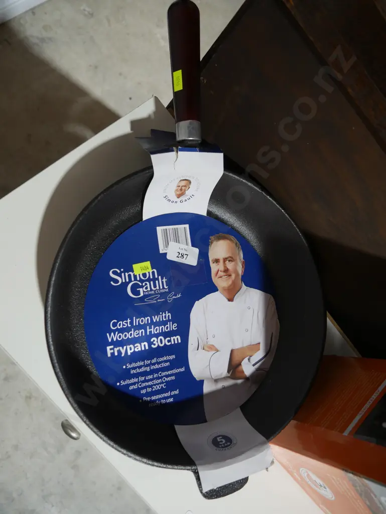 Simon Gault cast iron frypan Image 1++