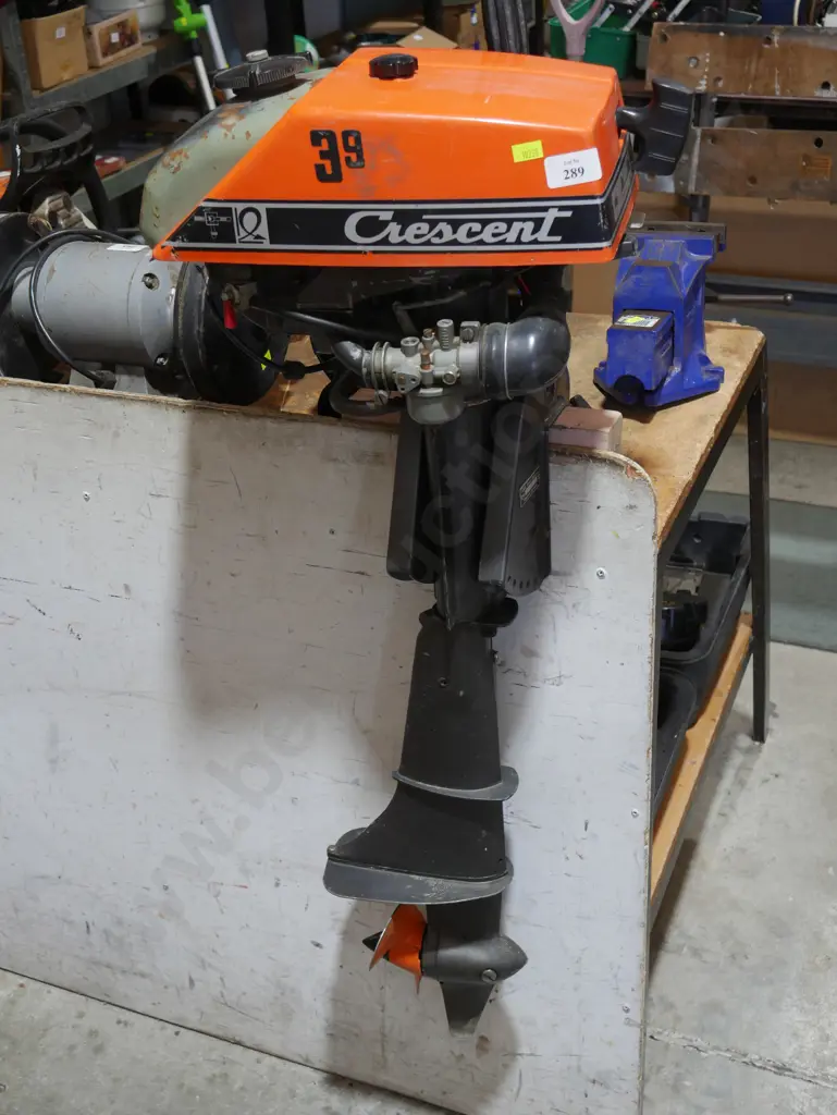 Crescent outboard motor Image 1++