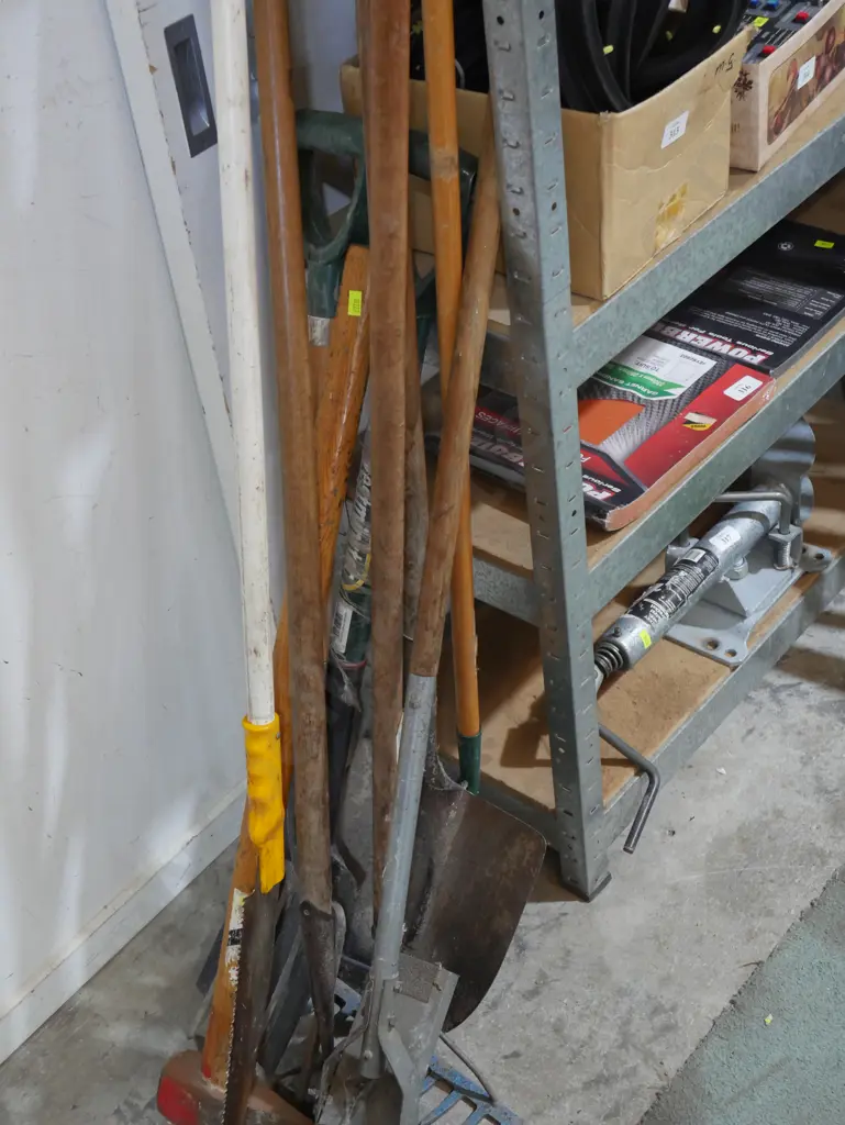 Assorted gardening tools Image 1++