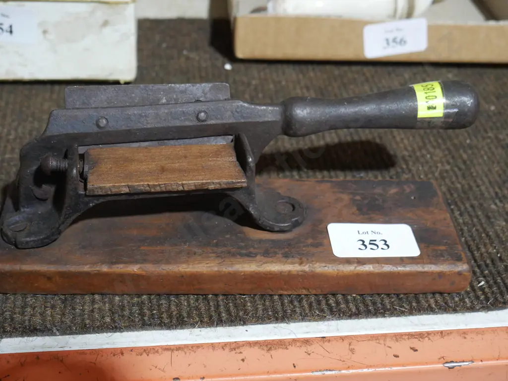 Tobacco cutter Image 1++