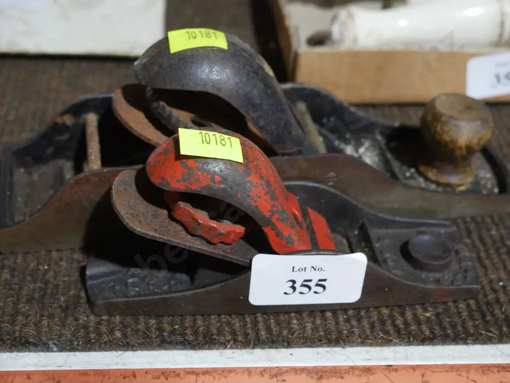 2 wood planes Image 1++