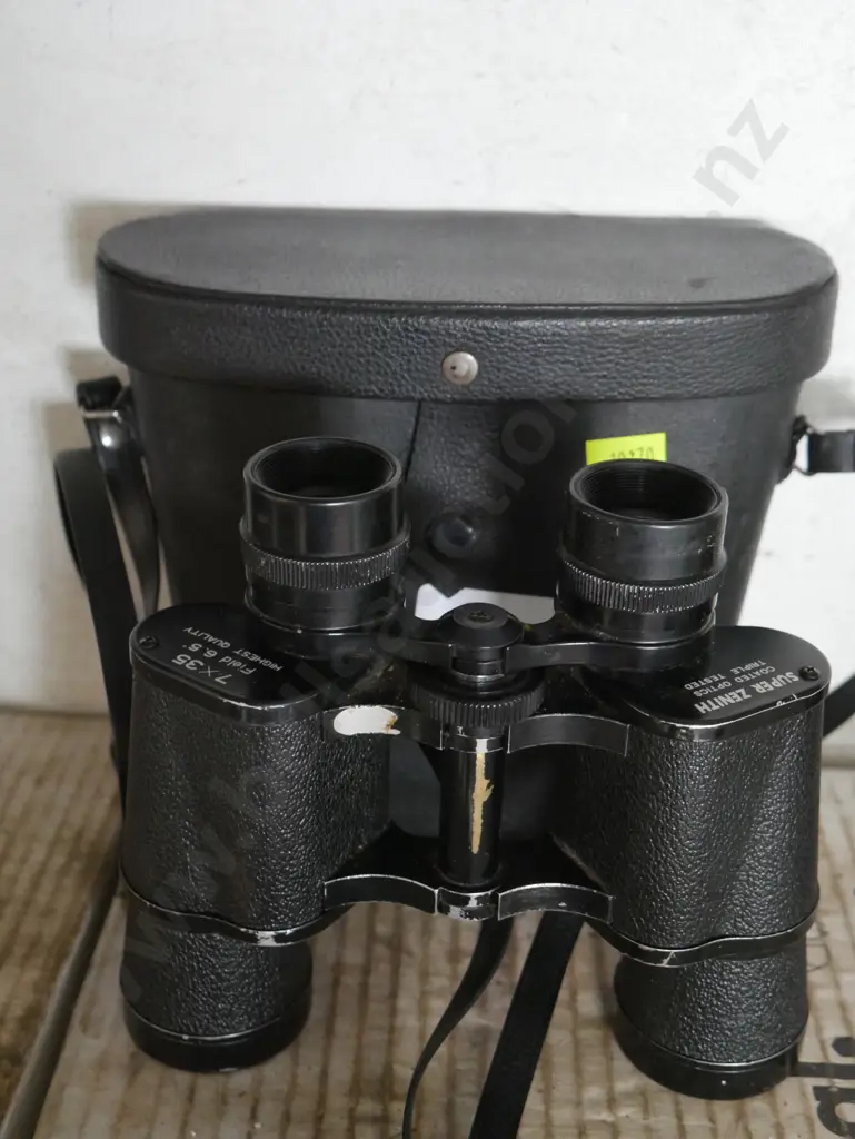 Binocular and case Image 1++