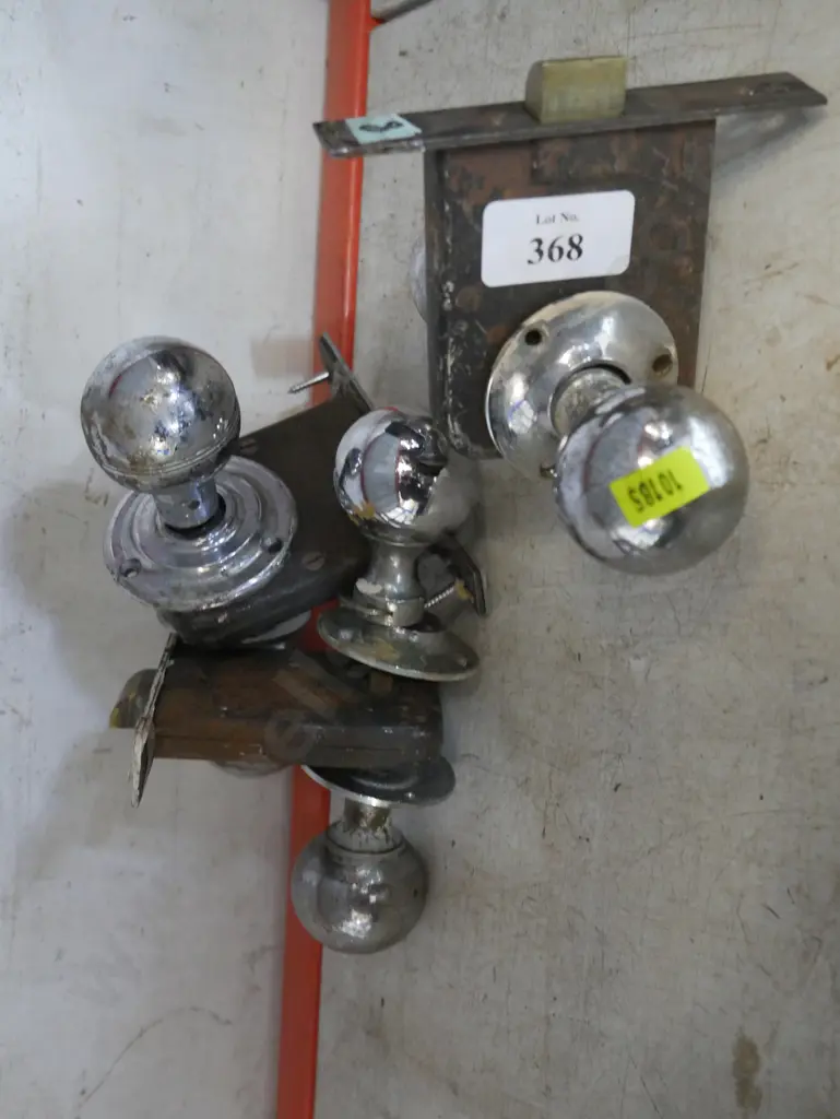 3 door knob sets Image 1++