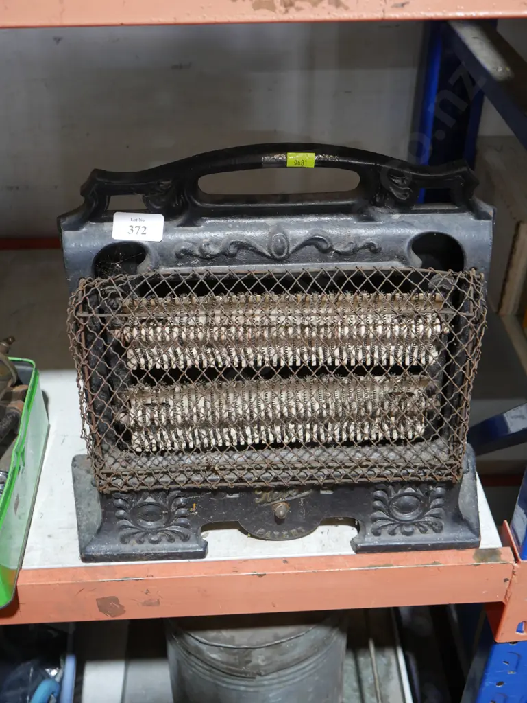 Vintage cast iron heater Image 1++