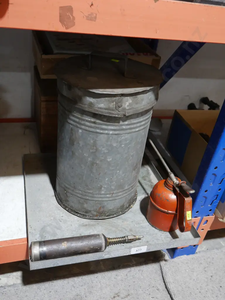 Oil can, tin of grease Image 1++