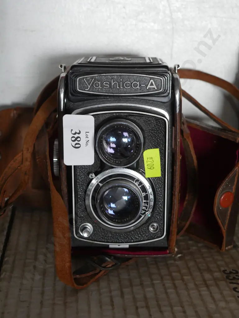Yashica twin reflex camera Image 1++