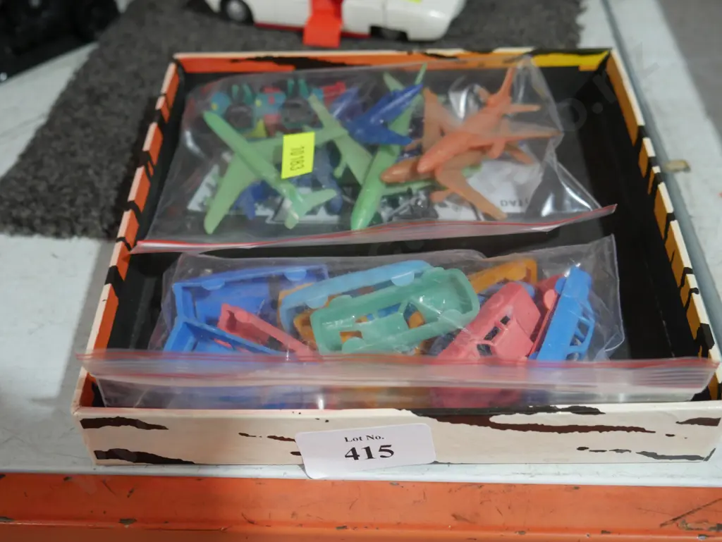 Plastic toys Image 1++