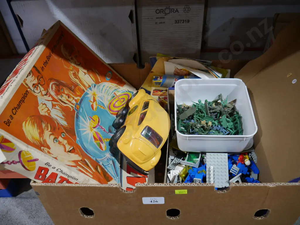 Assorted toys and Lego Image 1++