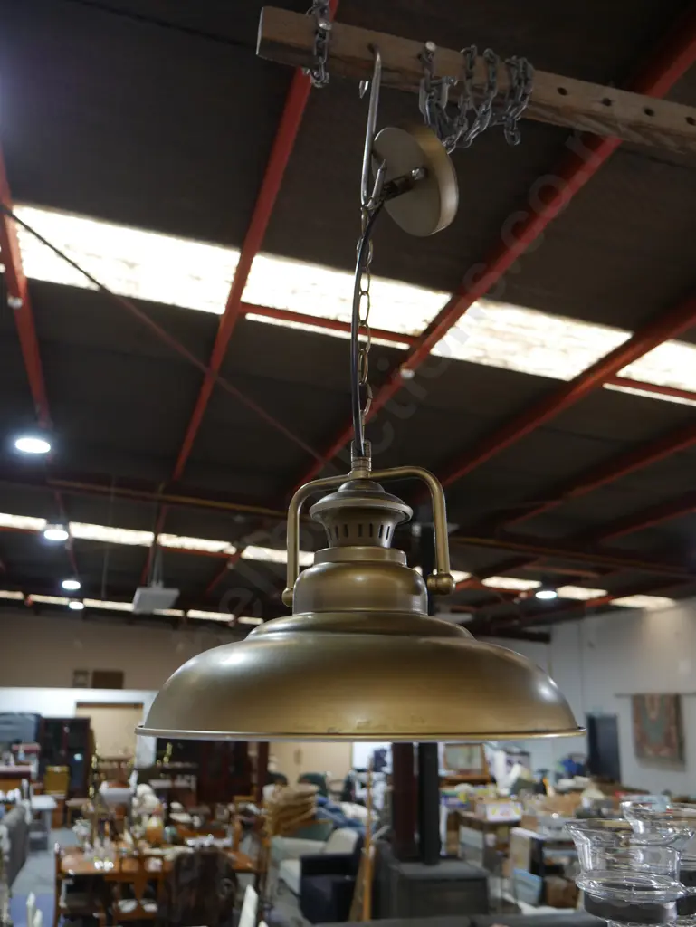 2 light fittings Image 1++