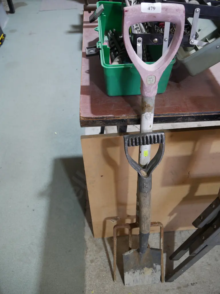 Fork and spade Image 1++