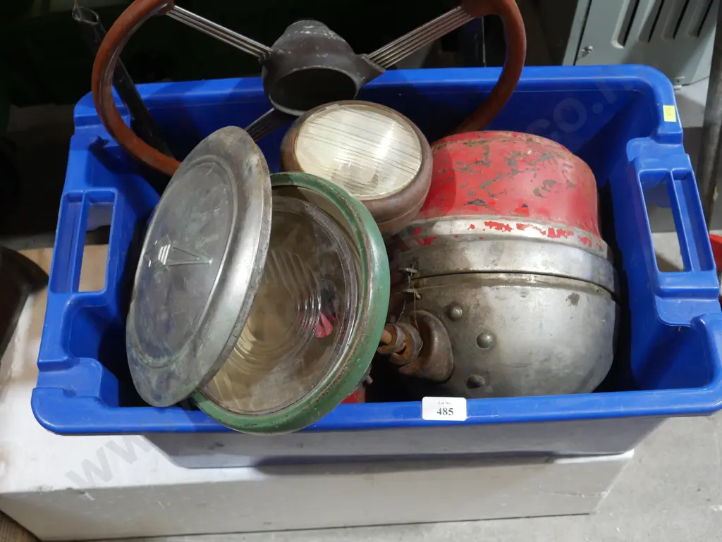 Steering wheel hubcaps headlights Image 1++