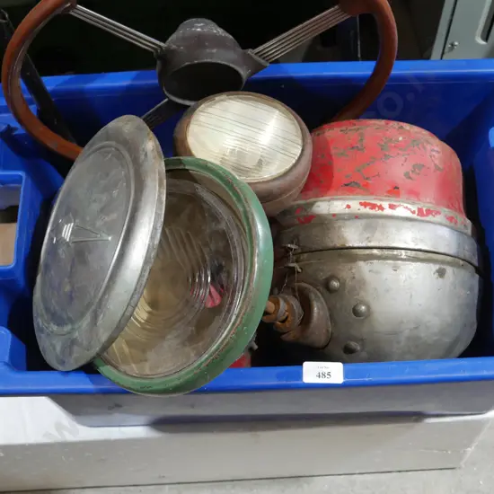 Steering wheel hubcaps headlights