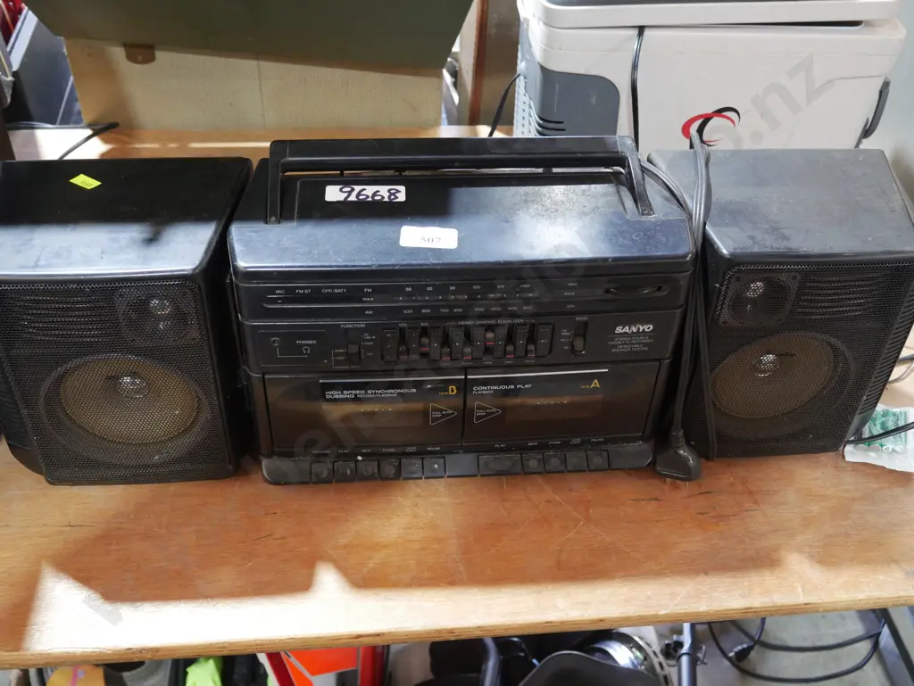 Sanyo stereo cassette player Image 1++