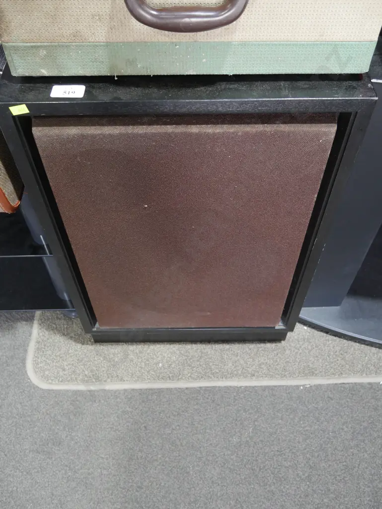 Two large speakers Image 1++