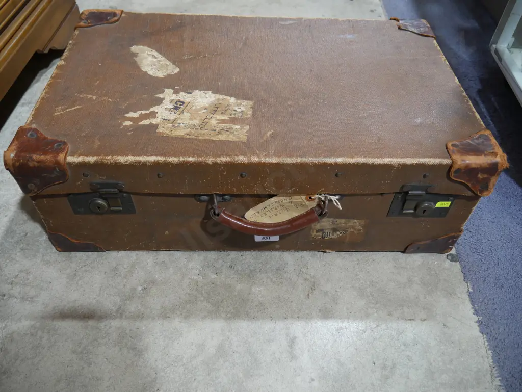 Vintage suitcase Image 1++