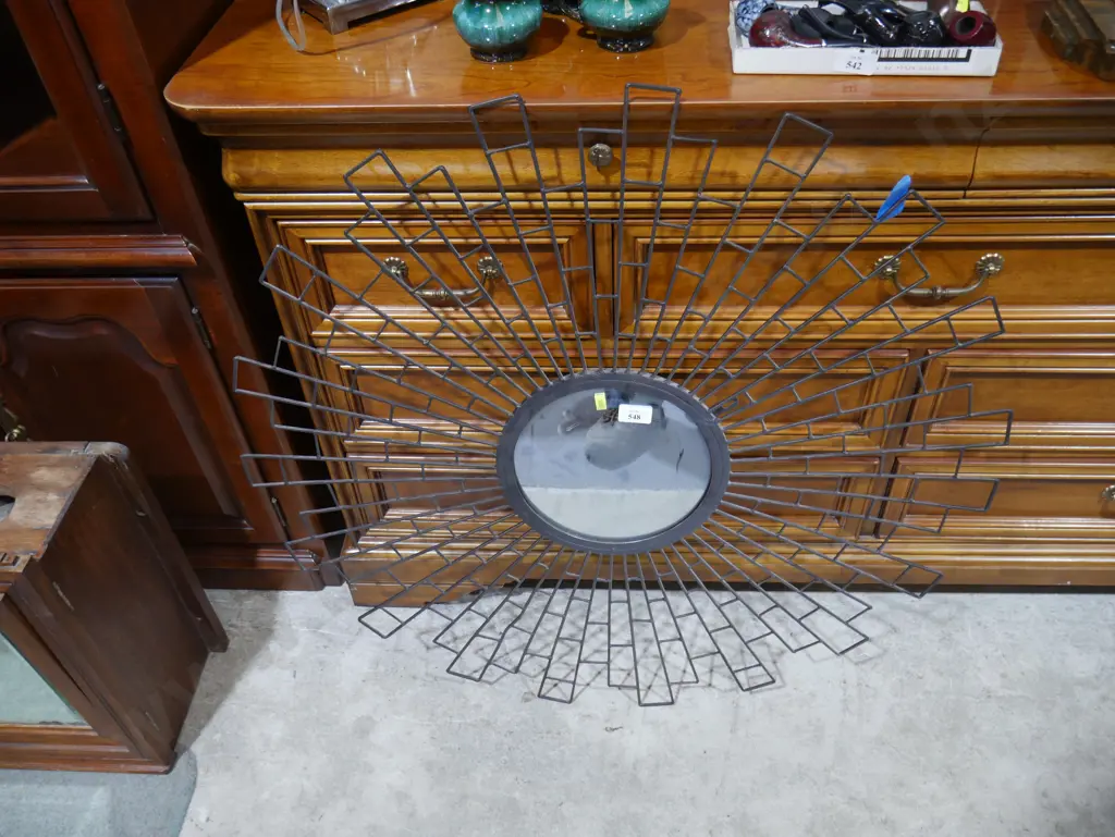 Round metal wire framed mirror Image 1++