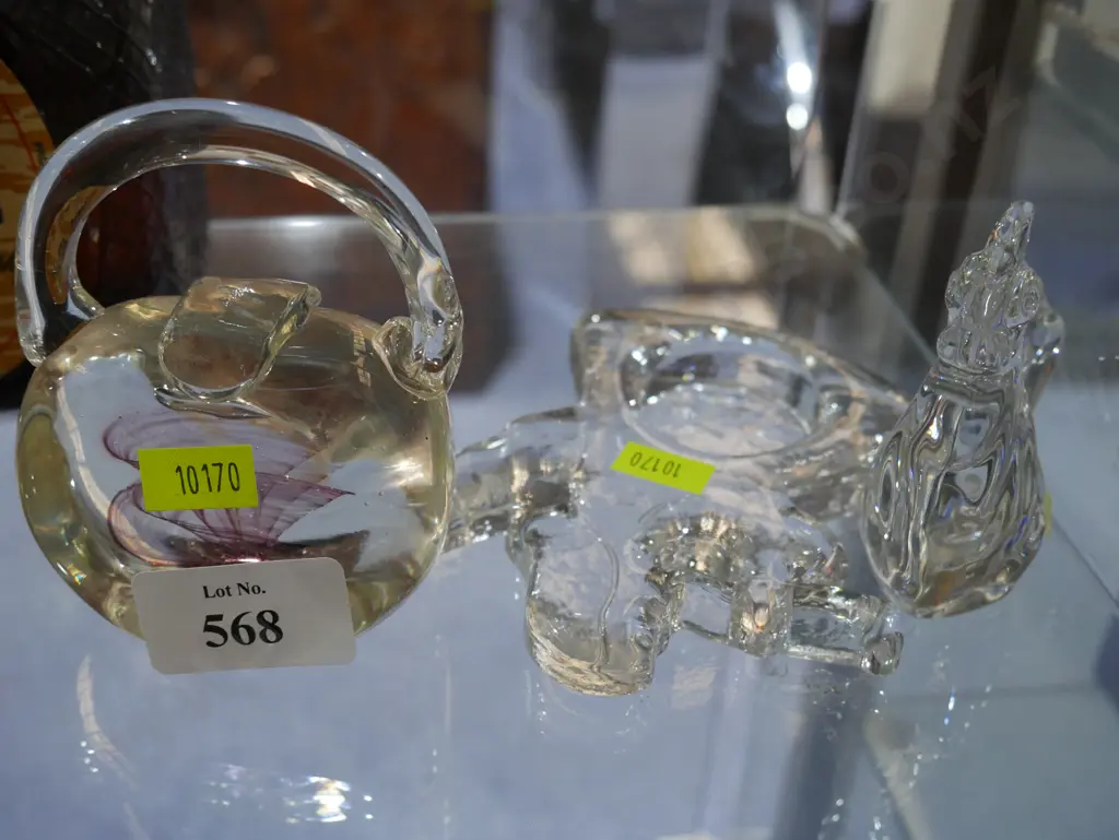 3 glass paperweights Image 1++