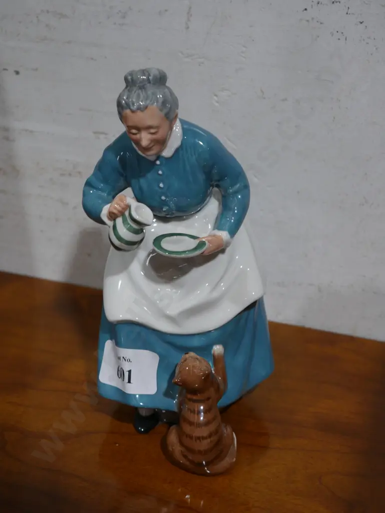 Royal Doulton "The Favourite" figurine Image 1++