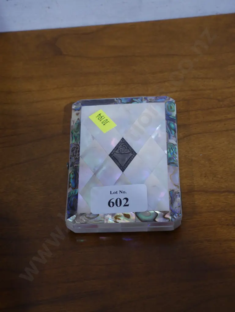 Mother of pearl and paua card case Image 1++