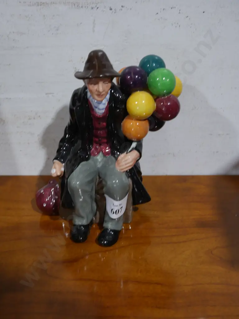 Royal Doulton " The balloon man" figure Image 1++