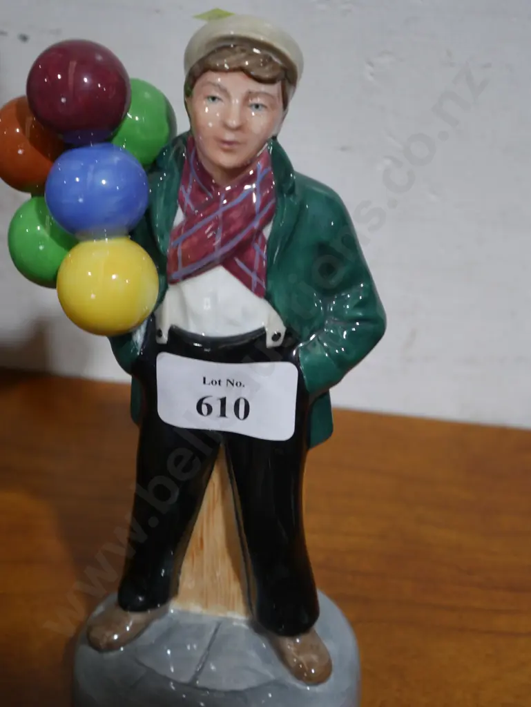 Royal Doulton " Balloon boy" figure Image 1++