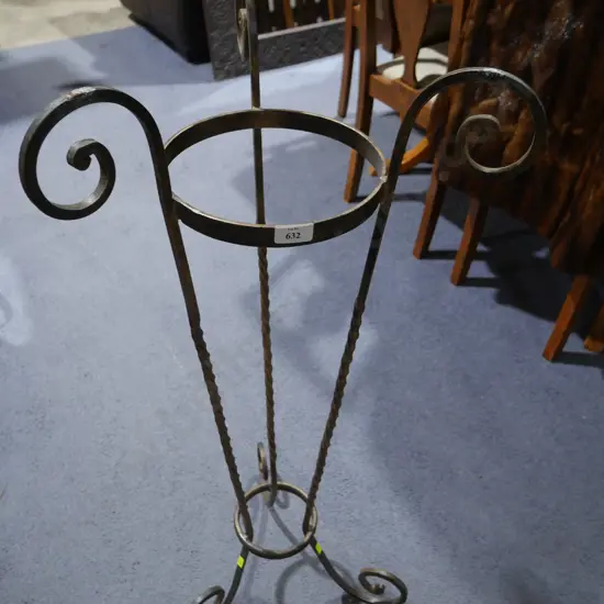 Metal plant stand