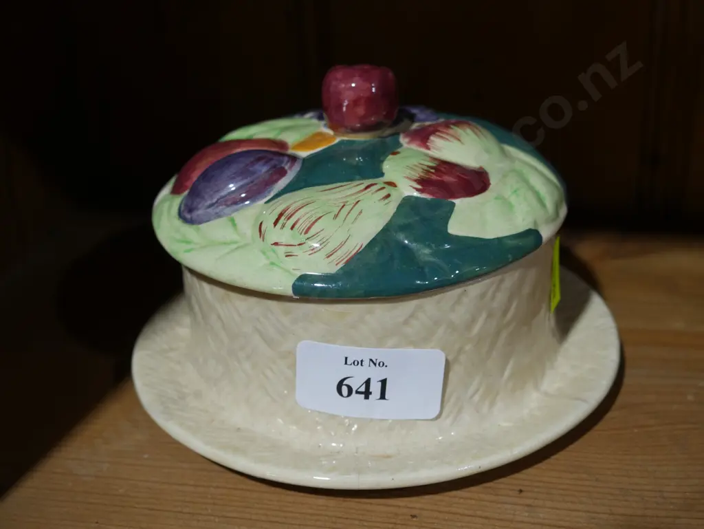 Shorter and sons lidded dish Image 1++