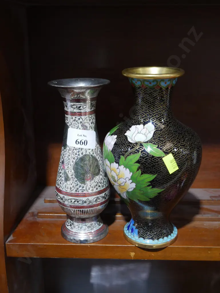 Two cloisonne vases Image 1++