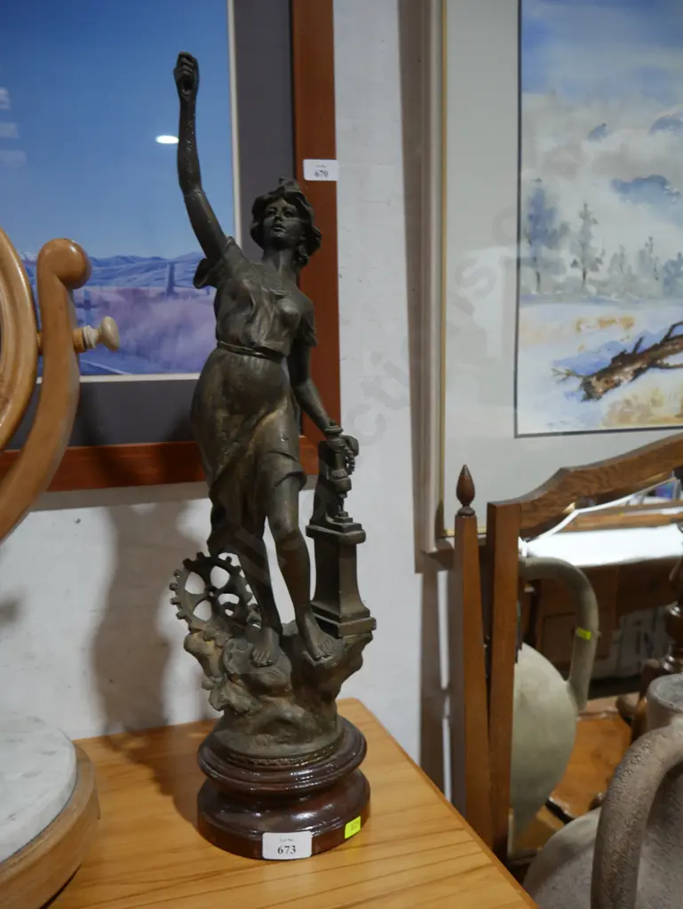 Lady figurine Image 1++