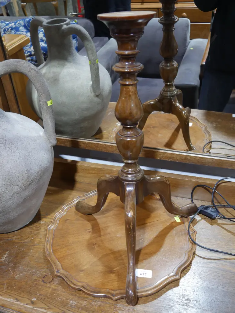 Wine table Image 1++