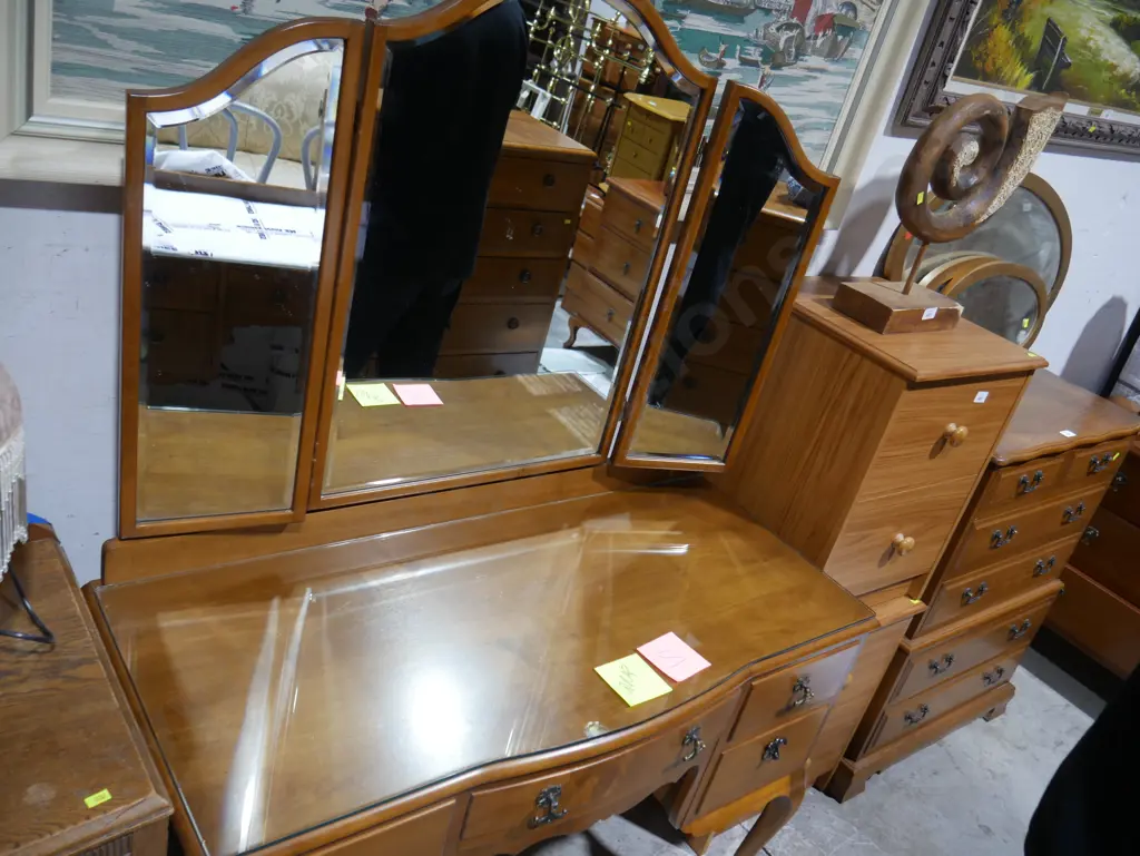 Mirrored back Duchess Image 1++