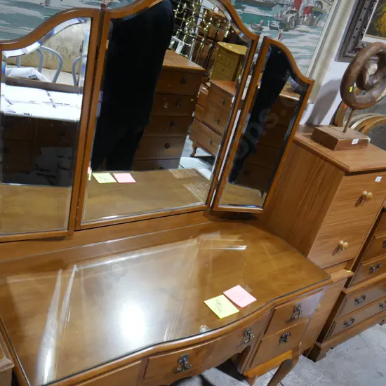 Mirrored back Duchess