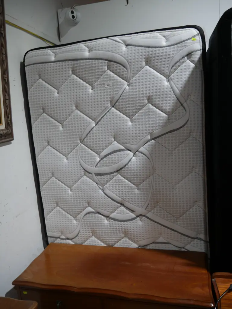 King single bed Image 1++