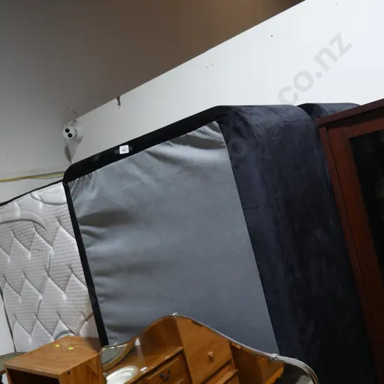 Double bed base with drawers