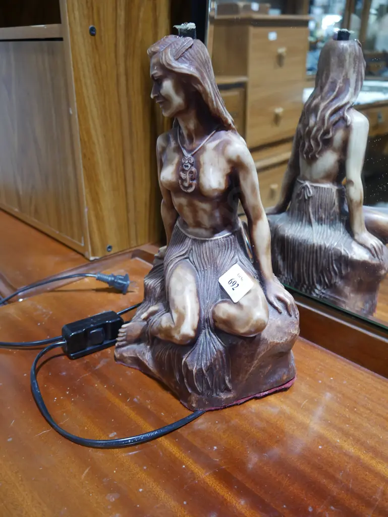 Lady table lamp faults Image 1++