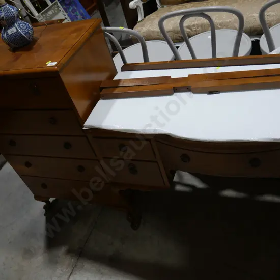 Chest of drawers and duchess