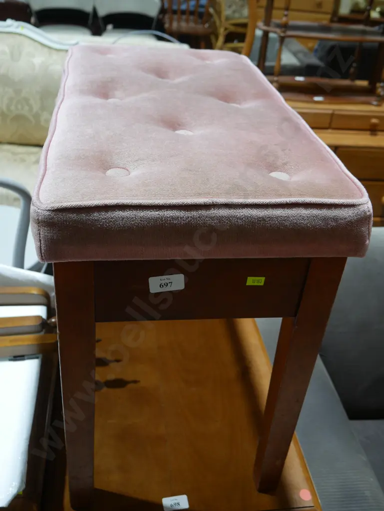 Piano stool Image 1++