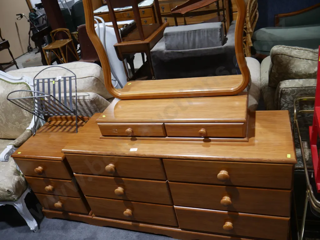 Duchess and bedside drawers Image 1++